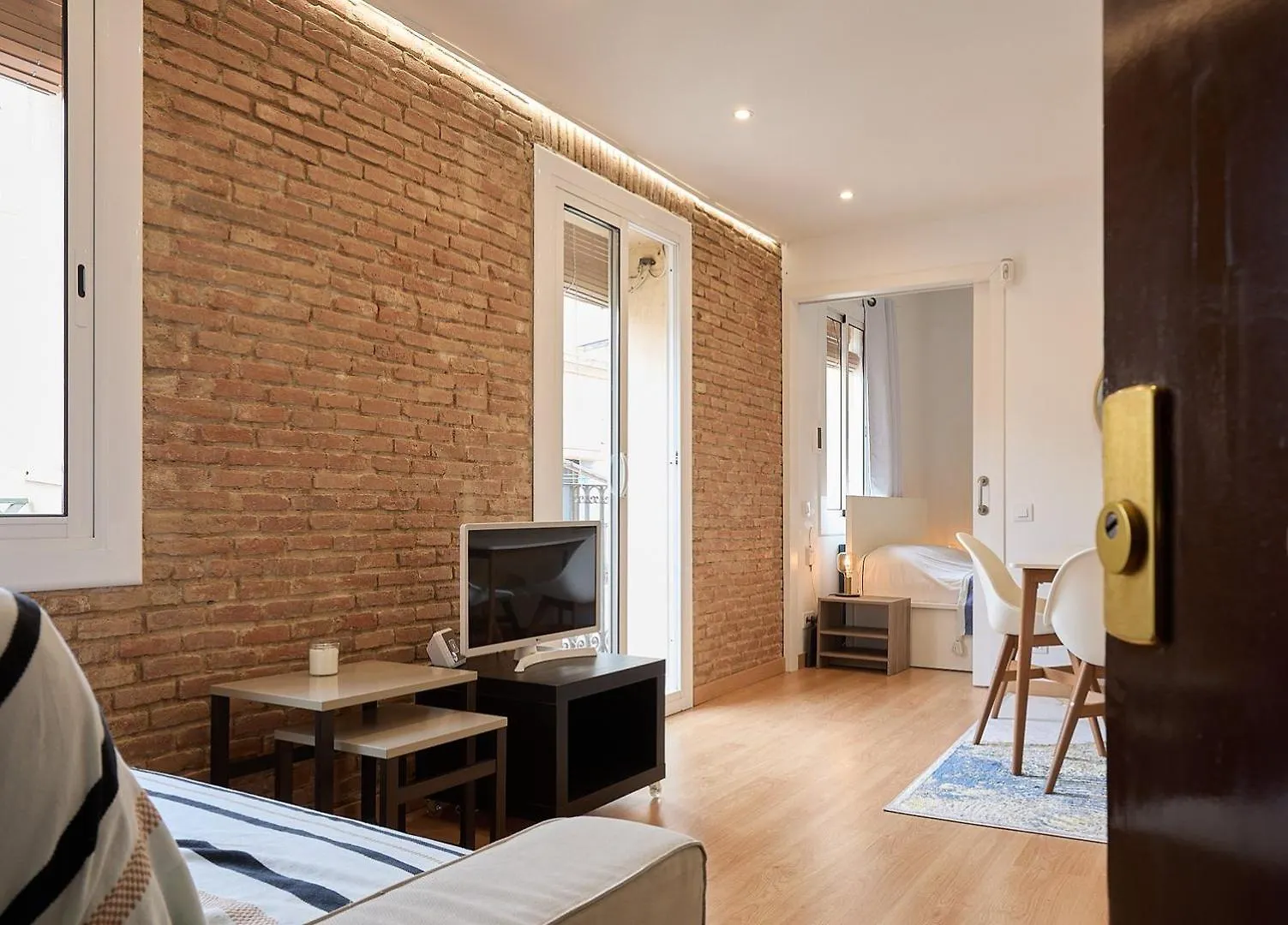 Guestready - Acogedor Apt En La Barceloneta contacts